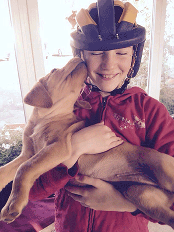 Epilepsiebegleithund zaubert Lachen in Kindergesichter