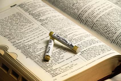 Einblick in ein dickes Buch der Homöopathie